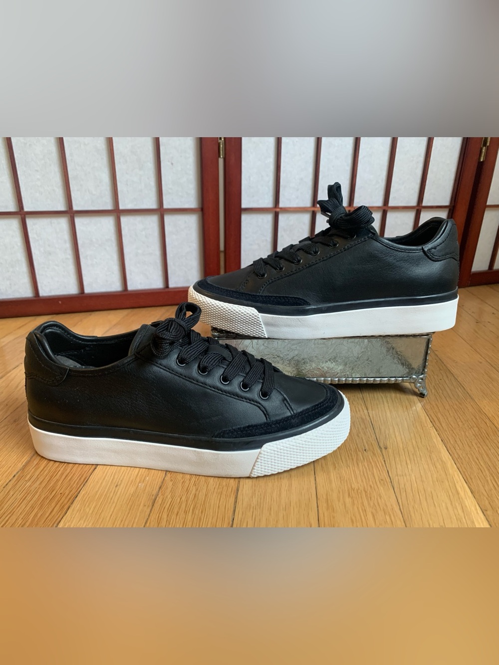 NWOB rag & bone black leather/white rubber sole lace-up sneakers Size 36/5.5-6M